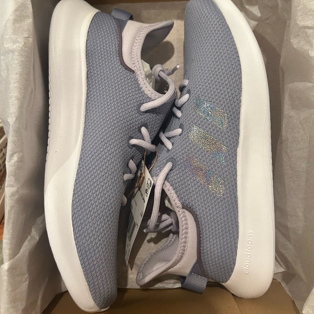 Adidas girls sneakers NIB size 4